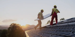 Artisans et panneau photovoltaïque